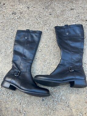 La CANADIENNE Black Leather Mid-Calf Heeled Riding Boots